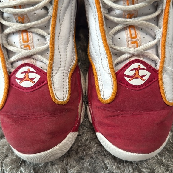 Classic Jordan sneakers for boys, size 1.5 - Picture 4 of 13